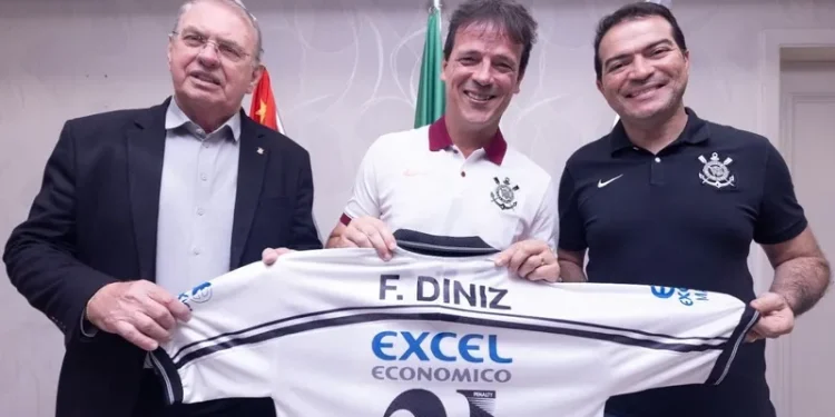 Diniz volta ao Corinthians após 29 anos da passagem como jogador; relembre