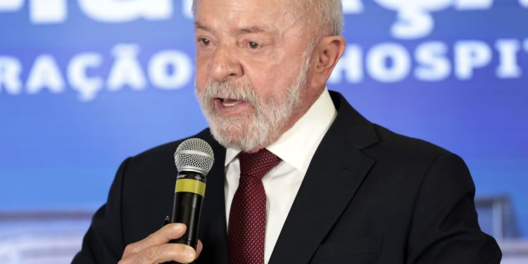 Lula quer incluir inadimplentes do FIES em pacote contra endividamento