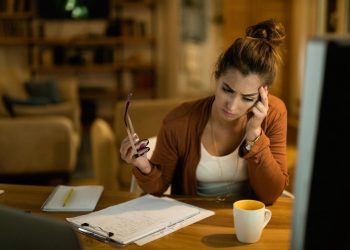 Sobrecarga e múltiplos papéis podem impactar saúde mental feminina, explica especialista