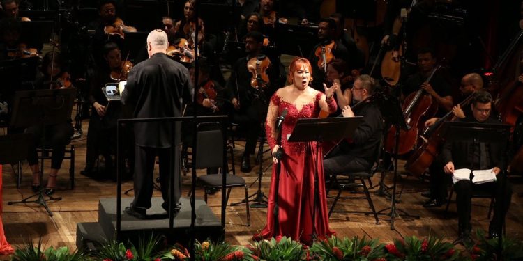 Abertura do 27º Festival Amazonas de Ópera emociona público com concerto de 'Turandot' no Teatro Amazonas