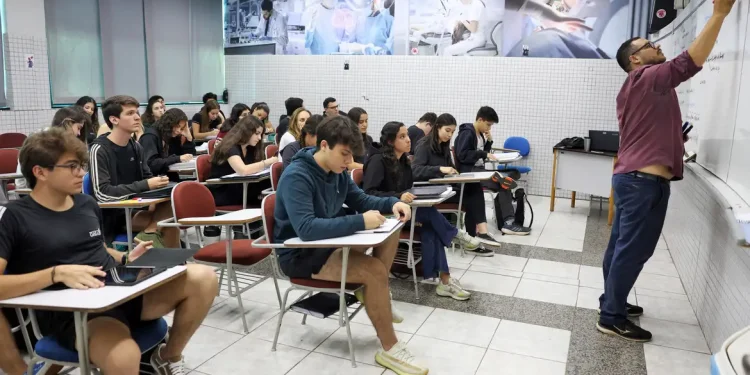 Desenrola Fies: estudante pode renegociar dívida a partir desta quarta