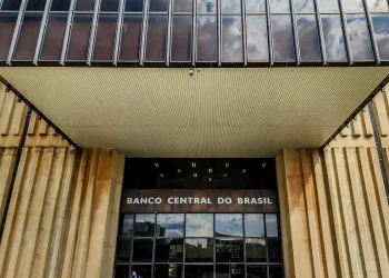 Mercado eleva previsão da inflação para 5,04% este ano