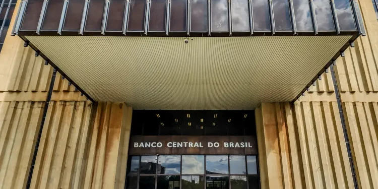 Mercado eleva previsão da inflação para 5,04% este ano