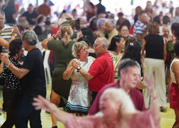 Prefeitura de Manaus reúne mais de 1,5 mil pessoas idosas no ‘Bolerão no Parque – Especial Dia das Mães’