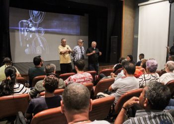Memória do futebol amazonense ganha destaque com exibição de documentário sobre os irmãos Piola no Cineteatro Guarany