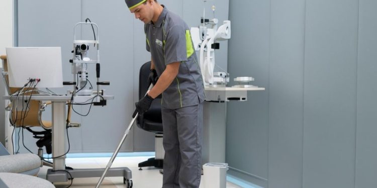 Hospitais podem virar bombas invisíveis sem higienização profissional adequada, alerta especialista