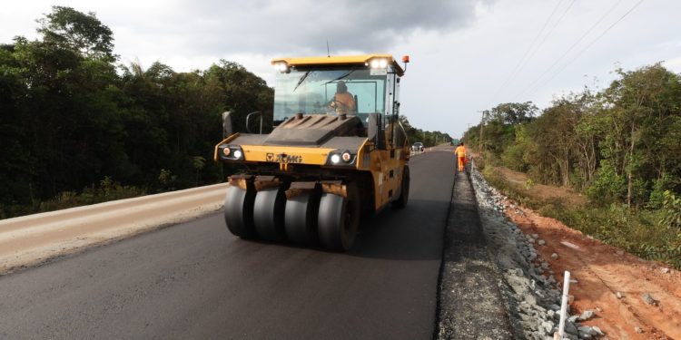 Governo do Amazonas emite licença que permite avanço das obras em parte do “trecho do meio” da BR-319
