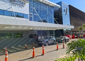 Bolsonaro é internado para cirurgia no ombro em Brasília