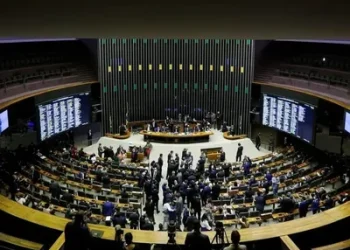 Comissão especial que vai analisar fim da escala 6x1 abre os trabalhos