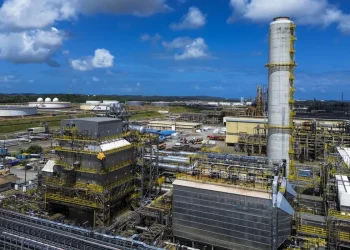 Refinarias da Petrobras operam com mais de 100% de capacidade; entenda