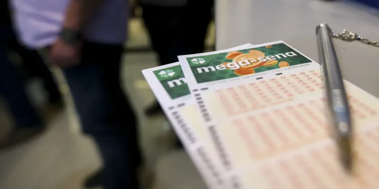 Mega-Sena acumula e prêmio principal vai para R$ 45 milhões