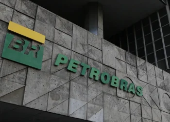 Preço médio de venda a distribuidoras terá queda de R$ 0,3515 no litro
