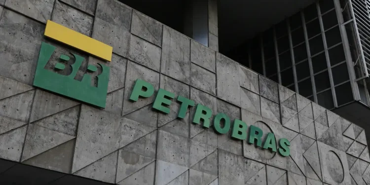 Preço médio de venda a distribuidoras terá queda de R$ 0,3515 no litro