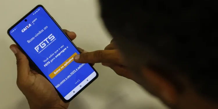 Desenrola Brasil: uso do FGTS para pagar dívidas começa nesta segunda