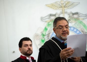 Juiz Fábio Lopes Alfaia preside quinto dia do julgamento do Caso Débora em Manaus