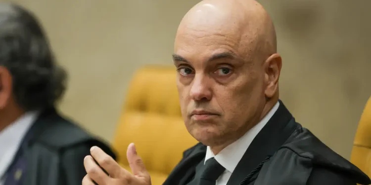 Fachin autoriza AGU a defender Moraes em processo nos EUA