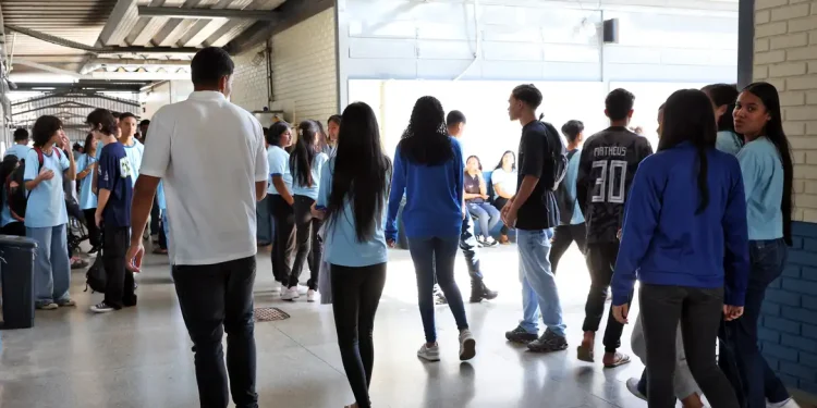 Enem 2026: estudante do Pé-de-Meia é isento da taxa de inscrição