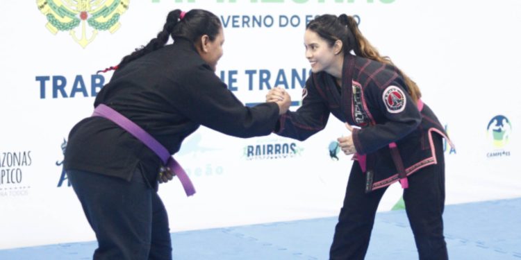Curso de Defesa Pessoal Feminina chega em Carauari e Tefé