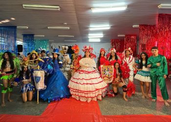 Estudantes da rede municipal exploram folclore e cultura amazonense em exposição
