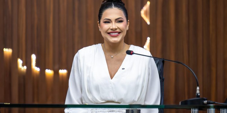 Primeira mulher parintinense deputada estadual, Brena Dianná vai legislar a favor do povo do interior