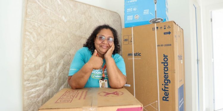 Famílias do residencial Morar Melhor 15 são contempladas com mobílias após entrega oficial de moradias