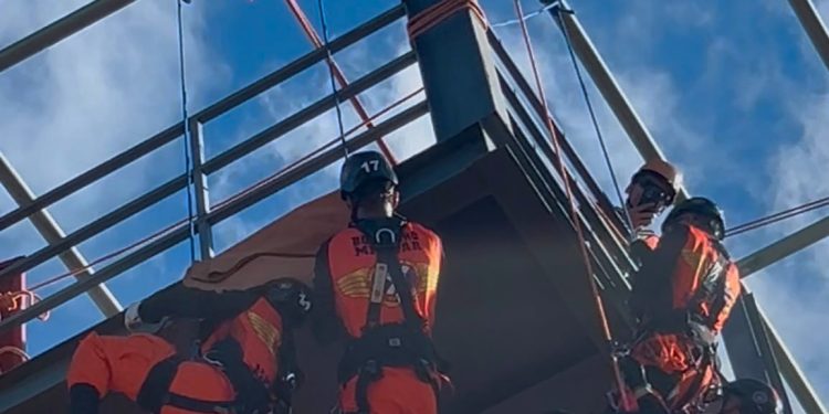 Amazonas forma 20 militares na terceira turma do curso de especialistas em salvamento em altura do Corpo de Bombeiros