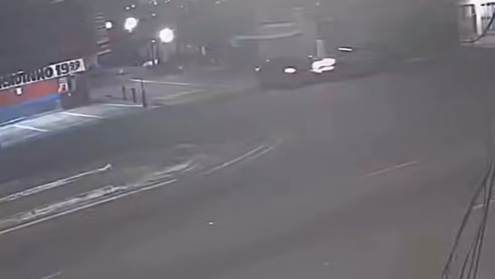 Com vídeos: Acidente na avenida Autaz Mirim deixa duas pessoas mortas