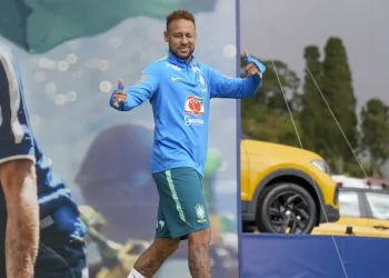 Neymar não viaja com seleção para Cleveland; segue em tratamento