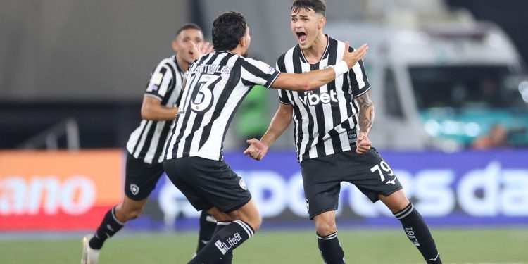 Com gol no último lance, Botafogo bate Santos na volta do Brasileirão