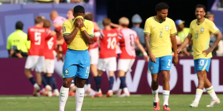 Com críticas, adeus do Brasil à Copa estampa jornais mundo afora