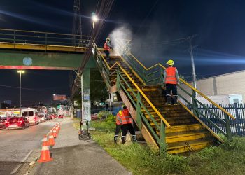 Prefeitura de Manaus inicia revitalização da passarela da avenida Pedro Teixeira em mais uma frente de obras noturnas