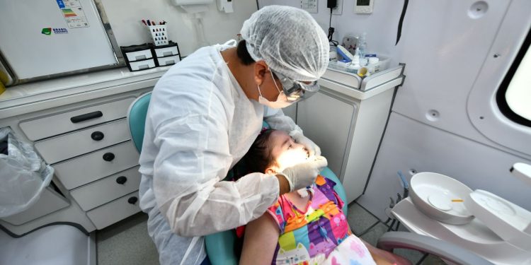 Unidade Odontológica Móvel municipal leva atendimento em casa ao Morar Melhor 13