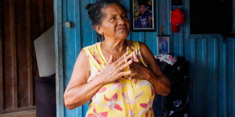 ‘O que vale hoje é documento’: a história de dona Sulamita revela a realidade de quem vive às margens da BR-319