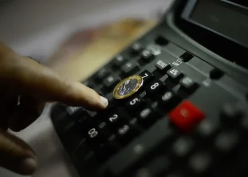 Prévia da inflação oficial fica em 0,06% em julho, diz IBGE