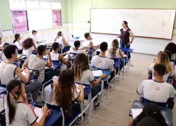Lei garante licença remunerada para pós-graduação de professores da rede pública