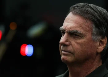 Bolsonaro pede ao STF para se consultar com a nora, que é dentista