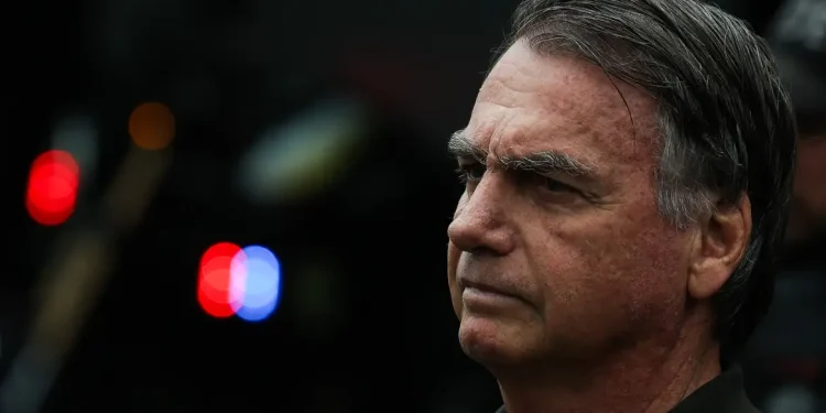 Bolsonaro pede ao STF para se consultar com a nora, que é dentista