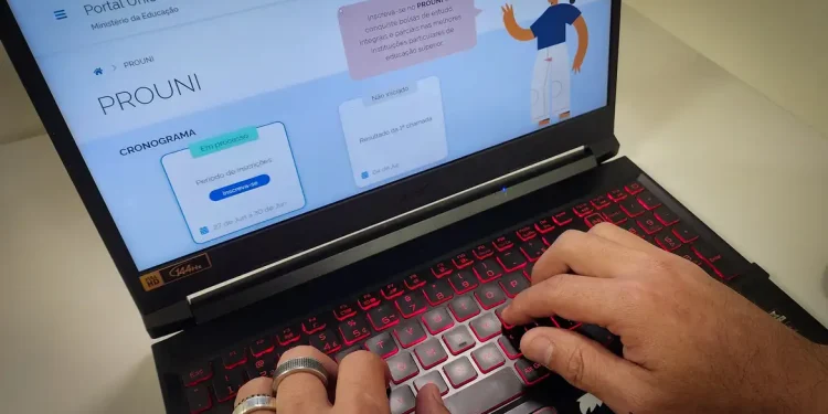 Estudante deve comprovar até hoje informações de inscrição no Prouni