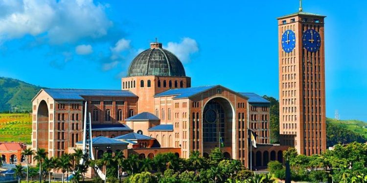 Católicos celebram o Dia dos Pais no Santuário Nacional