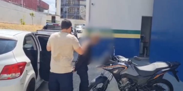 Homem é preso por exploração sexual e cárcere privado de adolescente de 16 anos