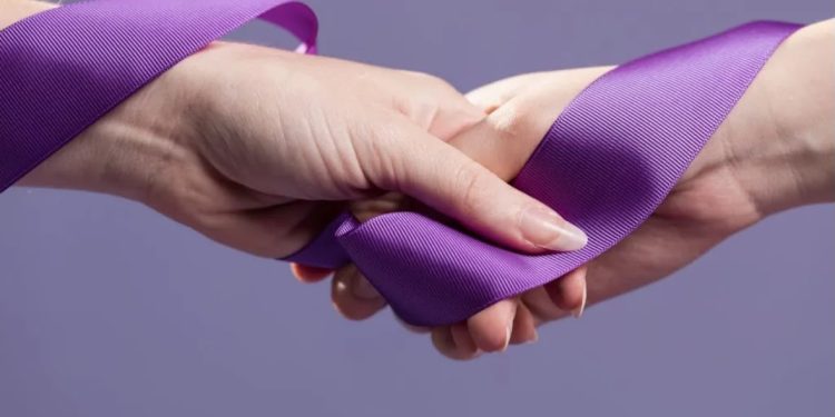 Agosto Lilás: violência psicológica contra mulheres cresce 16,9% no Brasil e pode começar de forma sutil