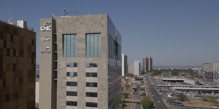 Comércio, serviços e turismo fazem apelo para que PEC do fim da escala 6x1 não seja votada antes das eleições