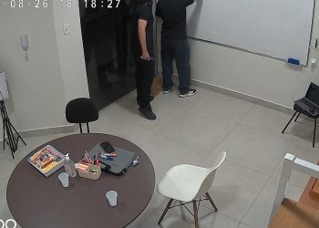 Professor é esfaqueado por adolescente em aula de reforço em Manaus