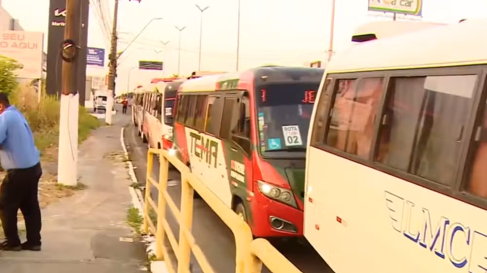 Trabalhadores paralisam transporte para o Distrito Industrial após rejeitarem reajuste de 3% em Manaus