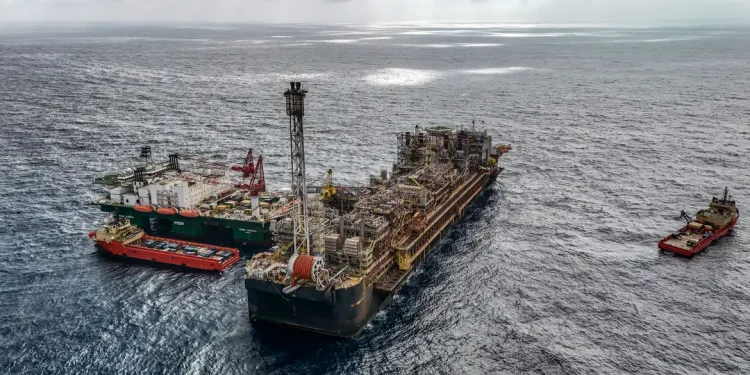 Petroleiros pedem Petrobras mais estatal e menor repasse a acionistas