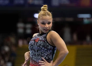 Flávia Saraiva fatura ouro na trave e no solo no Campeonato Brasileiro
