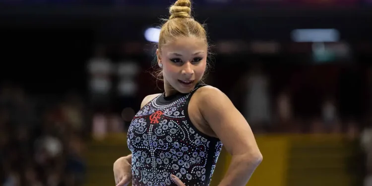 Flávia Saraiva fatura ouro na trave e no solo no Campeonato Brasileiro