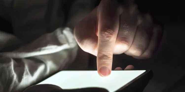 Lei amplia punição a crimes sexuais online contra crianças; entenda