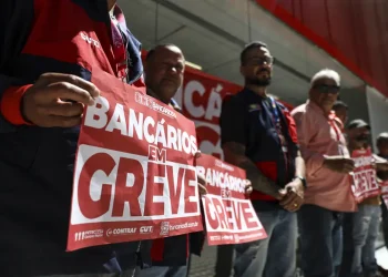Bancários fazem paralisação nacional de 24 horas nesta quinta-feira
