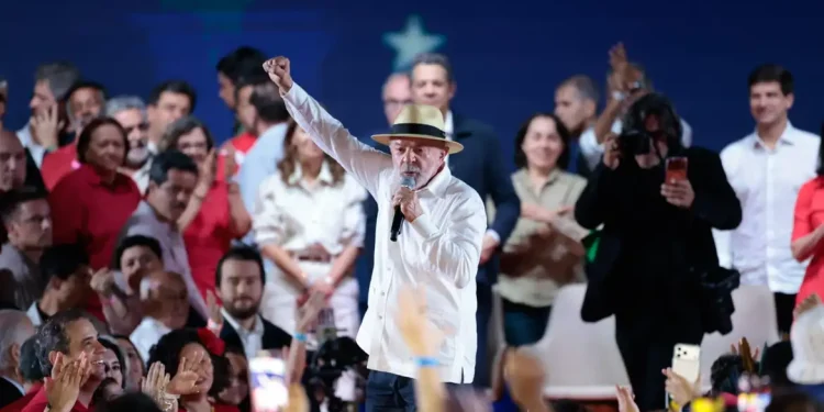 PT oficializa candidatura de Lula à Presidência